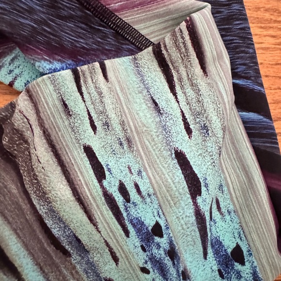 Vibrant and fun lululemon leggings - Picture 2 of 2